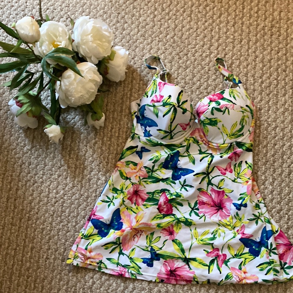 Smart & Sexy tankini top in 36c!